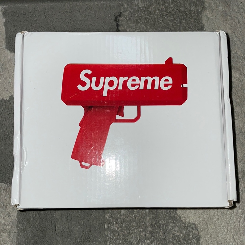 Supreme money gun (The Cash Cannon)